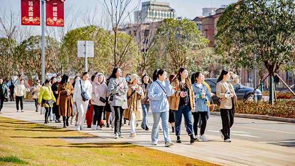 时代召唤巾帼 奋斗成就梦想 | 市交投集团工会女工委组织参观洞庭南路历史文化街区